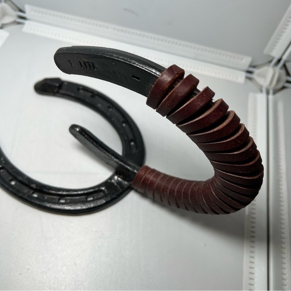 Horse Shoe Leather Wrapped Door Handle, Curtain Hook, Decoration Book Holder - Picture 6 of 9